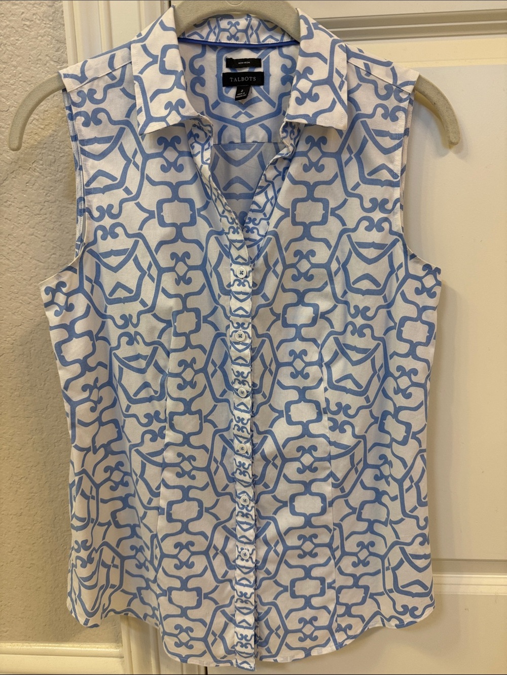Talbots White Sleeveless Collared Top with Light Blue Geometric Print